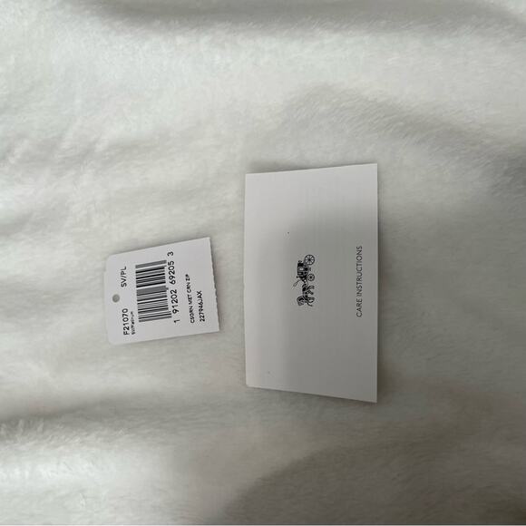 Coach corner zip wristlet metallic silver champagne leather NWT - Picture 4 of 4